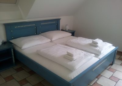 postel modrá