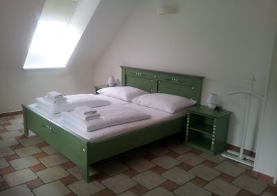 postel zelená
